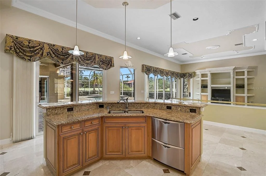 Photo of 852 MACEWEN DRIVE