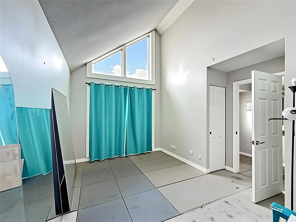 Photo of 340 VAIL DRIVE