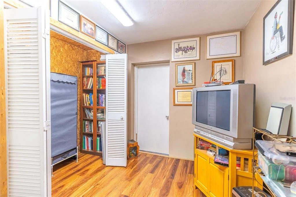 Photo of 305 CLOVERLEAF ROAD