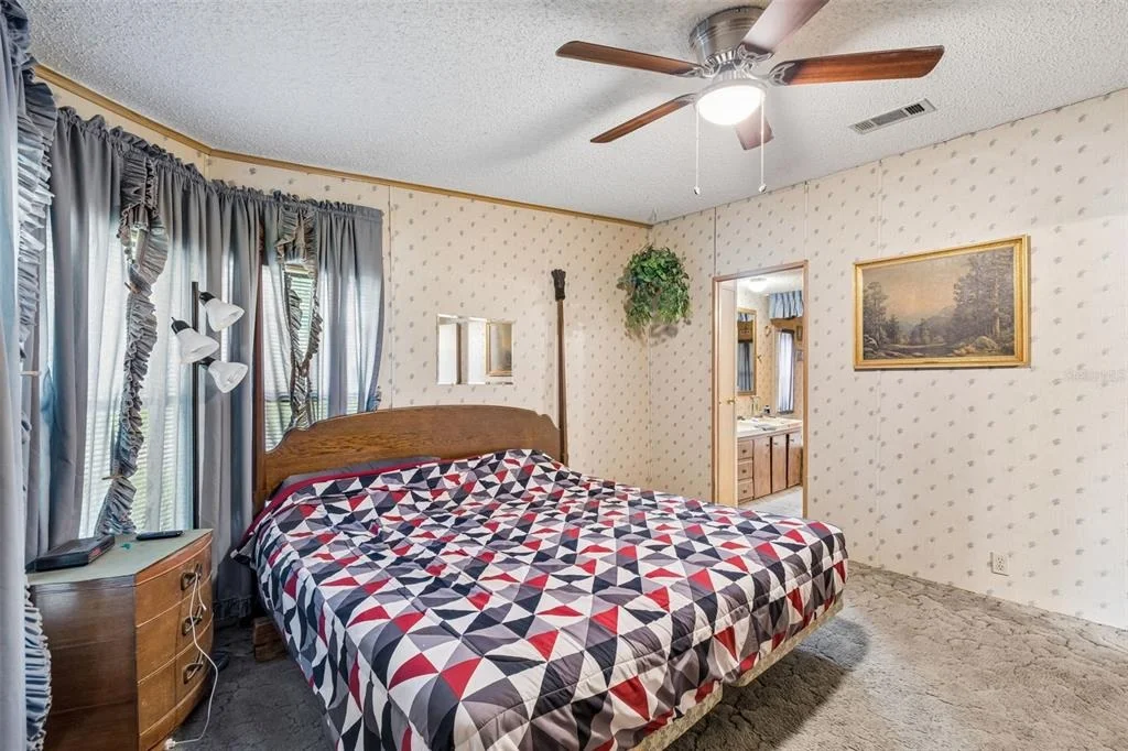 Photo of 6325 OAKVIEW LANE