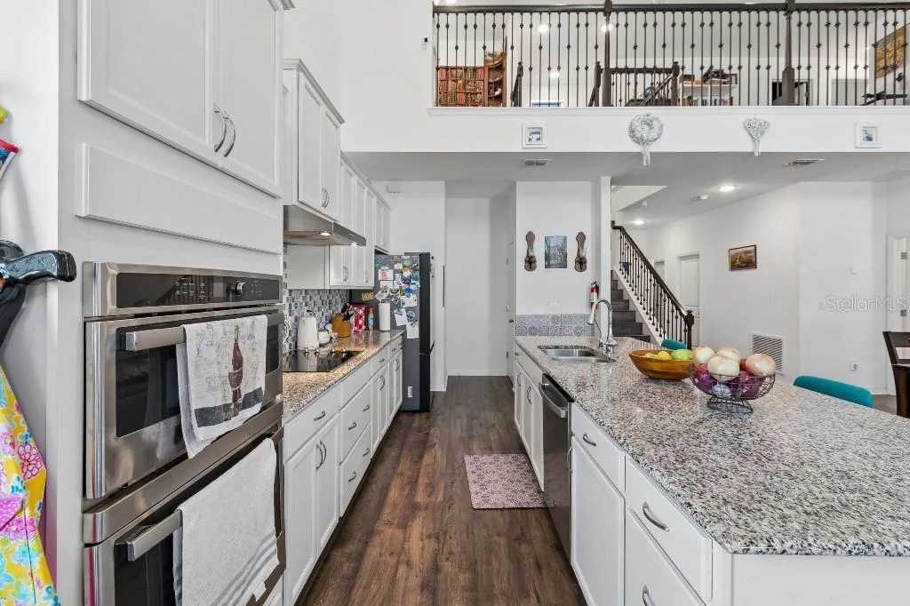 Photo of 1101 LONE PALM WAY