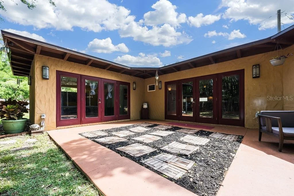 Photo of 1835 OAK LANE