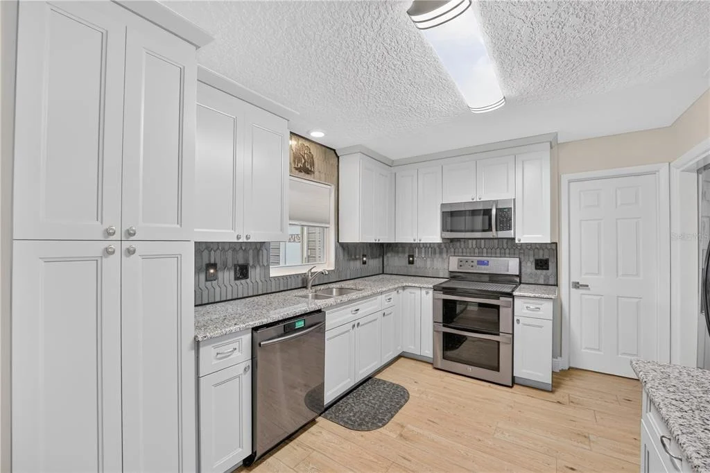 Photo of 28050 LOIS DRIVE