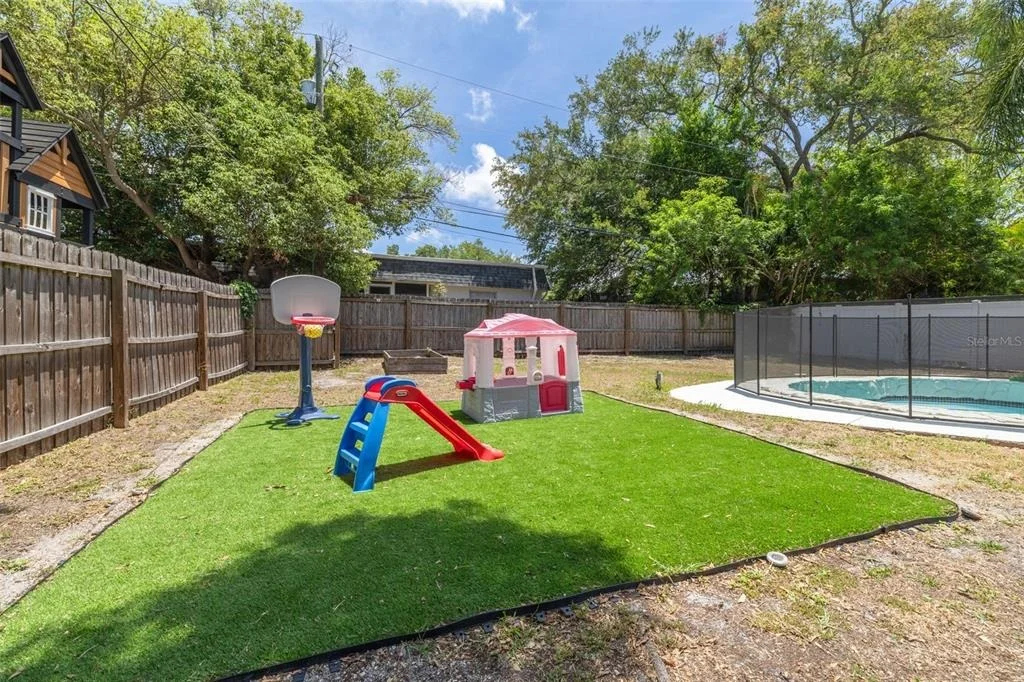 Photo of 1819 WEST DRIVE