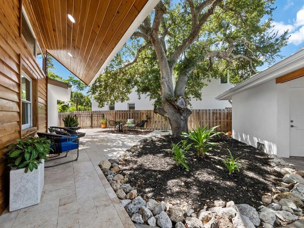 Photo of 430 ISLAND CIRCLE