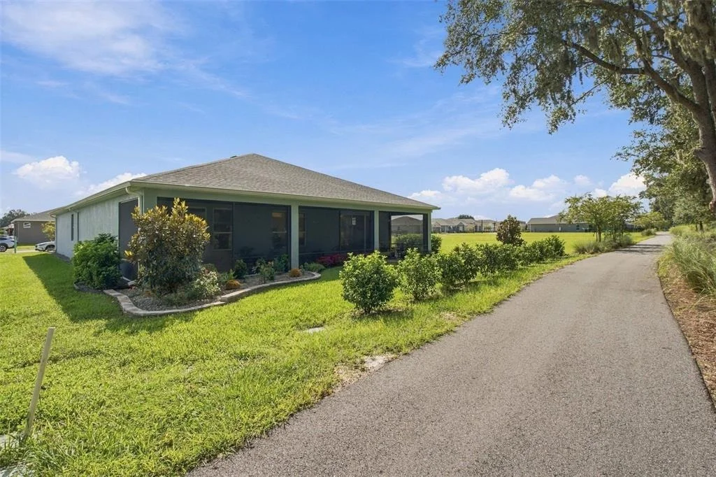 Photo of 4582 NW 57TH AVENUE
