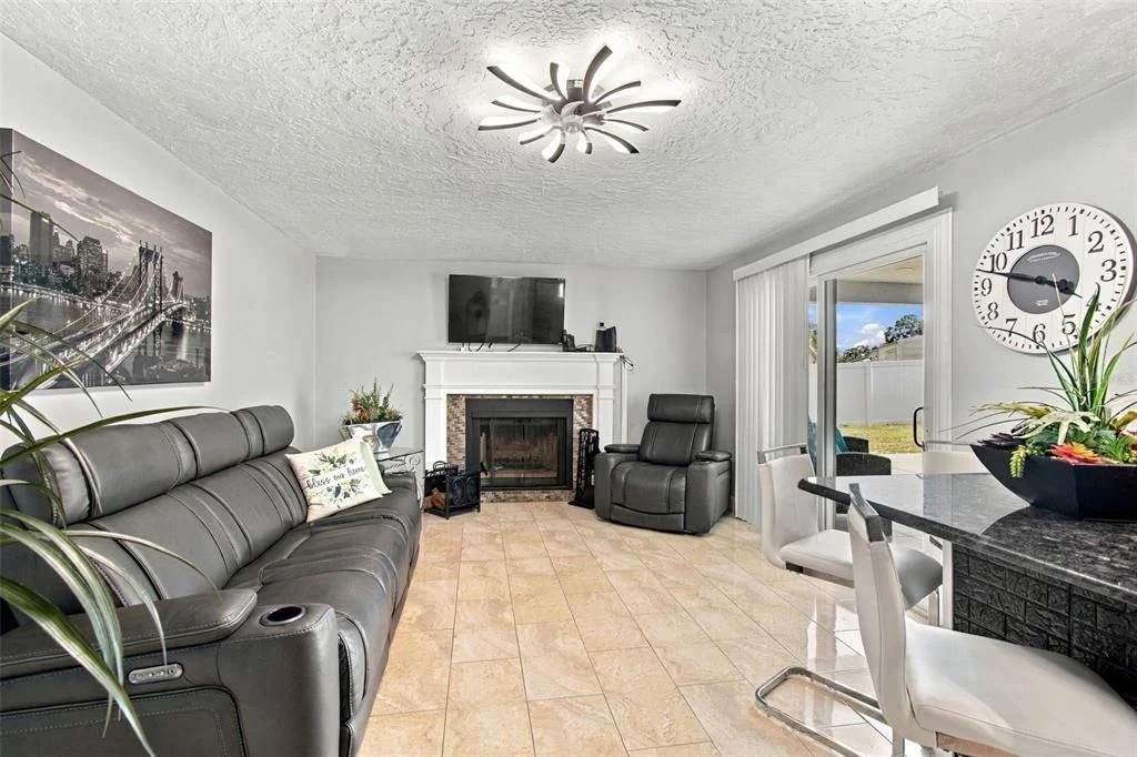 Photo of 1325 OAKCREST DRIVE