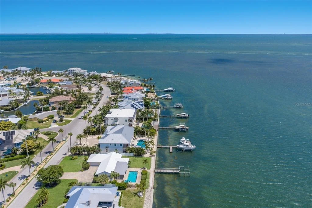 Photo of 633 KEY ROYALE DRIVE