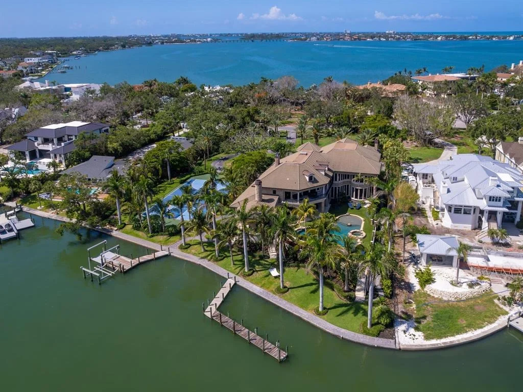Photo of 1423 HILLVIEW DRIVE