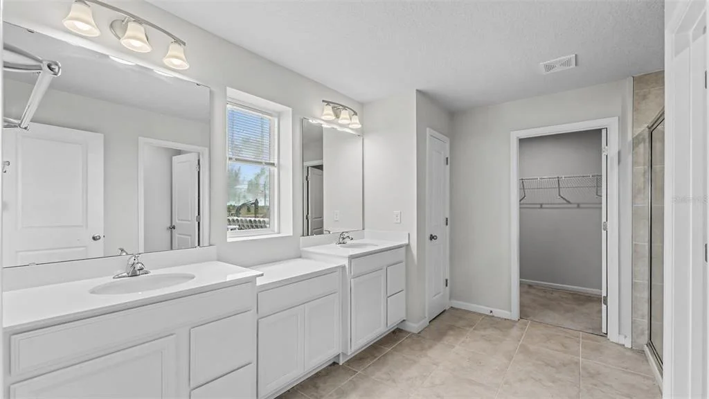 Photo of 2075 AIREDALE WAY