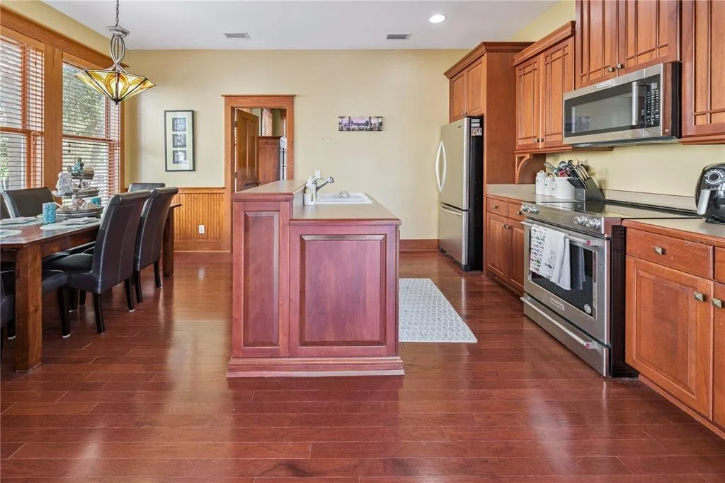 Photo of 1410 SE MAGNOLIA DRIVE
