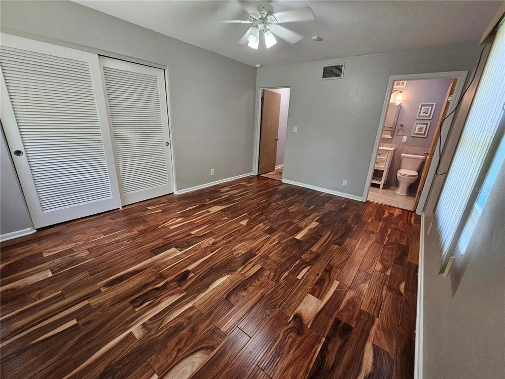 Photo of 880 OLEANDER DRIVE SE