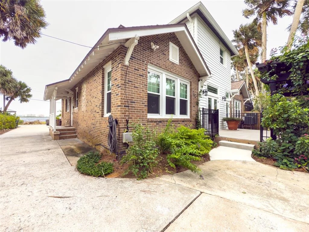 Photo of 4946 HALIFAX DRIVE