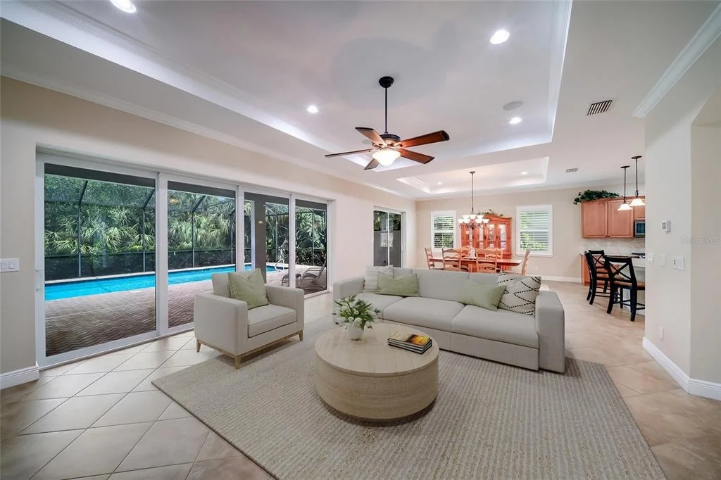 Photo of 921 RIVERSCAPE STREET