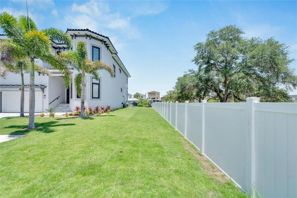 Photo of 517 TREVISO DRIVE