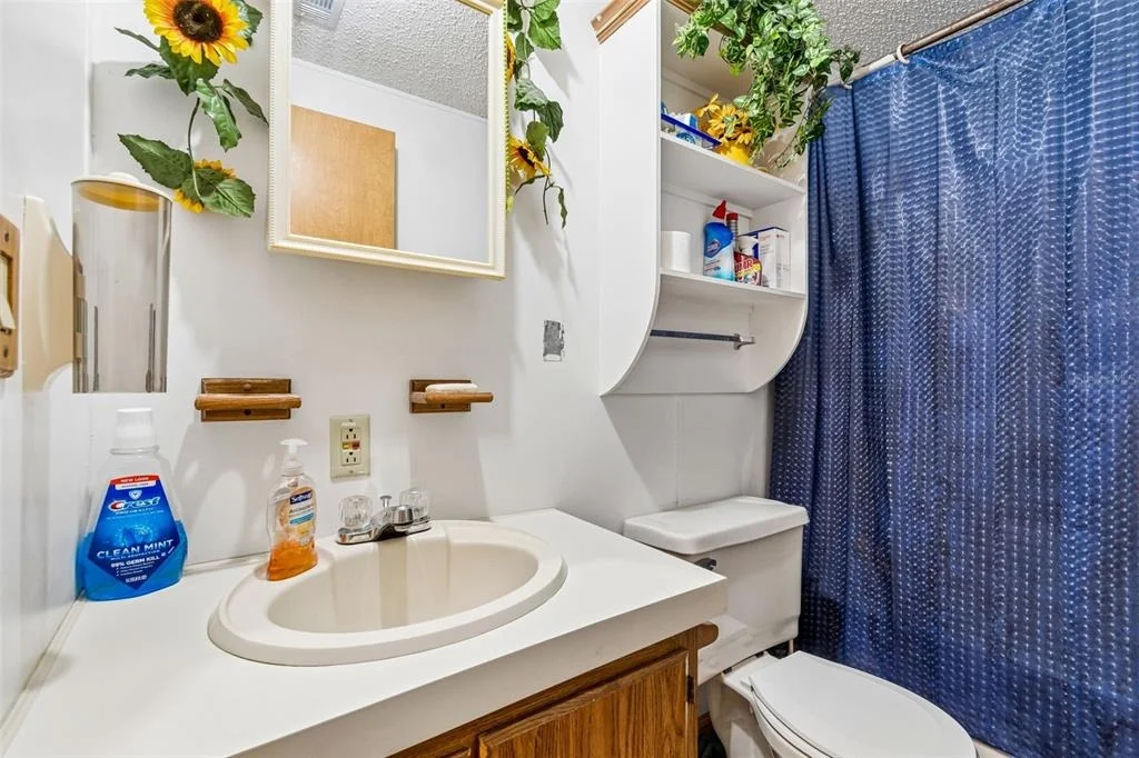 Photo of 6325 OAKVIEW LANE