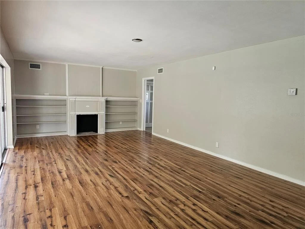 Photo of 880 OLEANDER DRIVE SE
