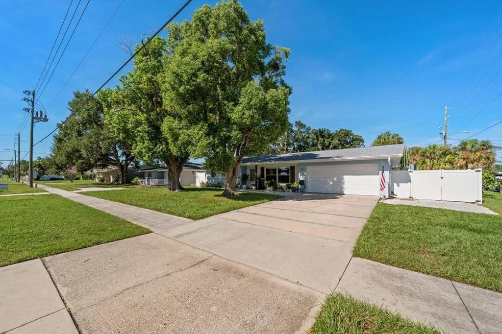 Photo of 1690 PINEHURST ROAD