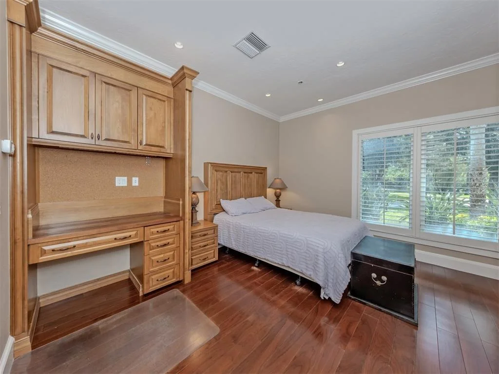 Photo of 630 N RIVER ROAD