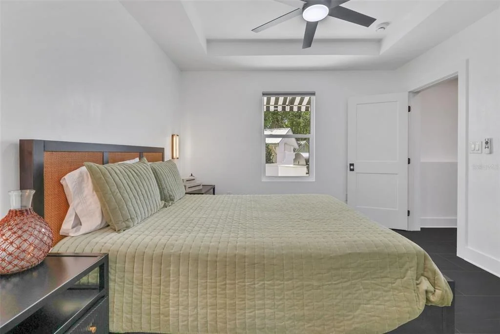 Photo of 39 E PARK AVENUE