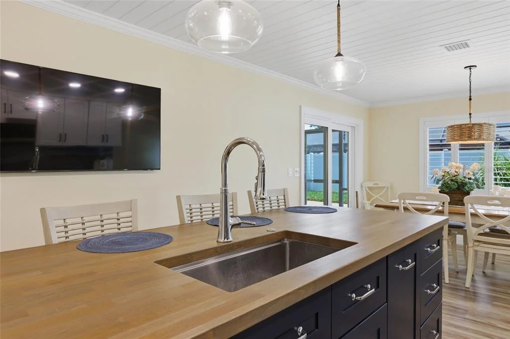 Photo of 707 BEVERLY ROAD