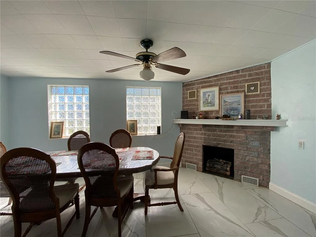 Photo of 910 LAKE AVENUE
