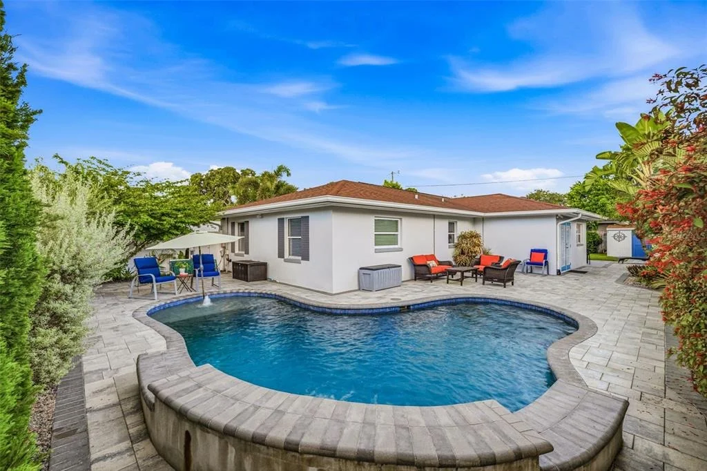 Photo of 894 JOAN STREET
