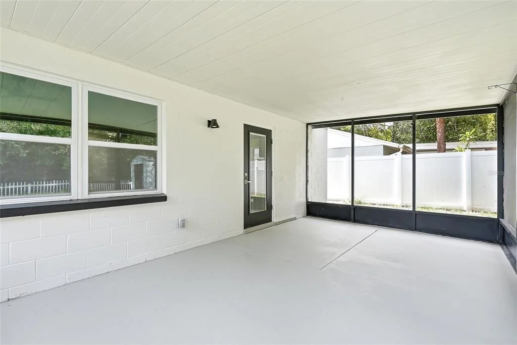 Photo of 15924 WINDING DR