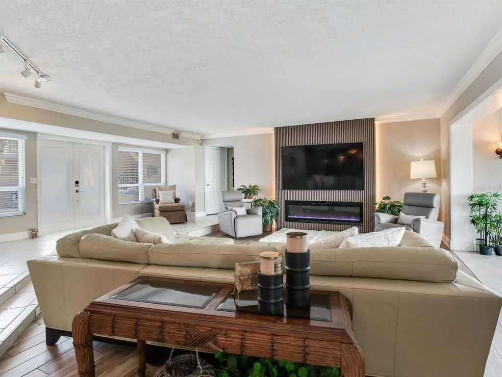Photo of Unit B at 210 DOLPHIN POINT