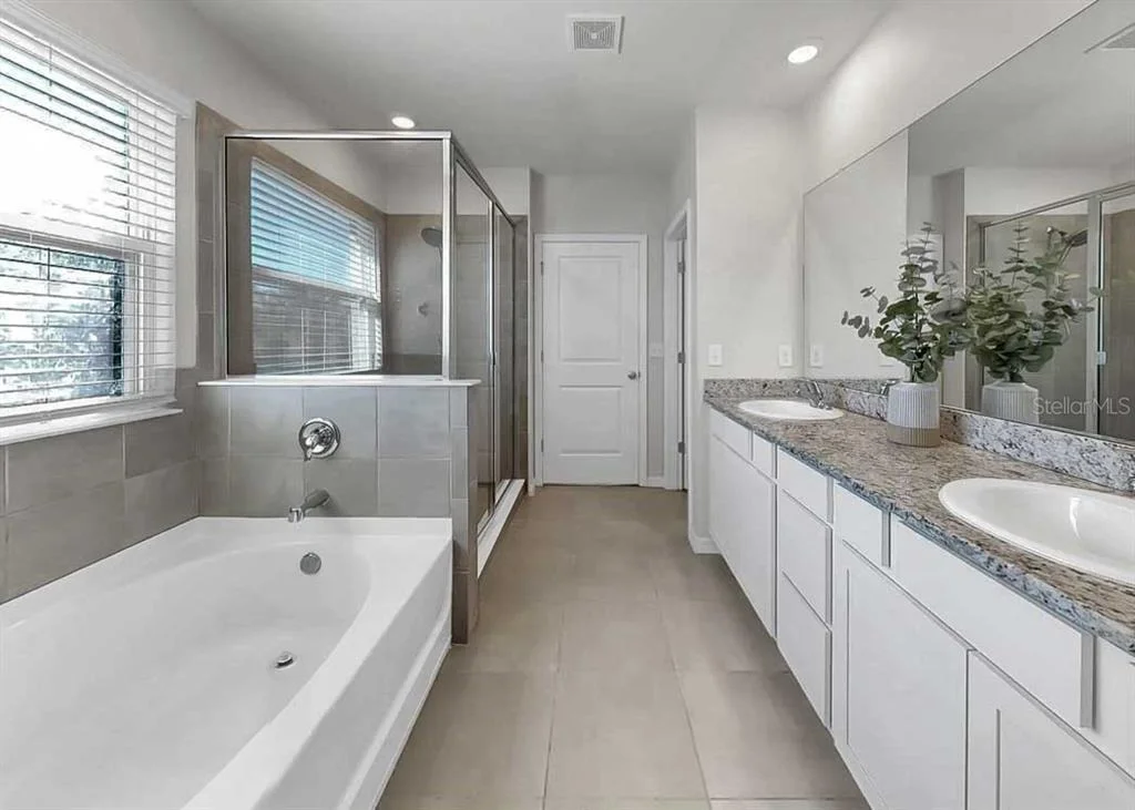Photo of 16454 WOODSIDE GLEN