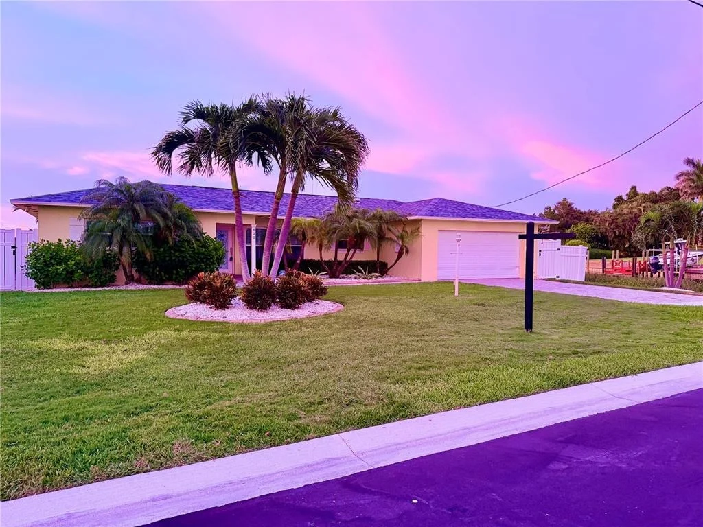Photo of 902 OAKWOOD DRIVE