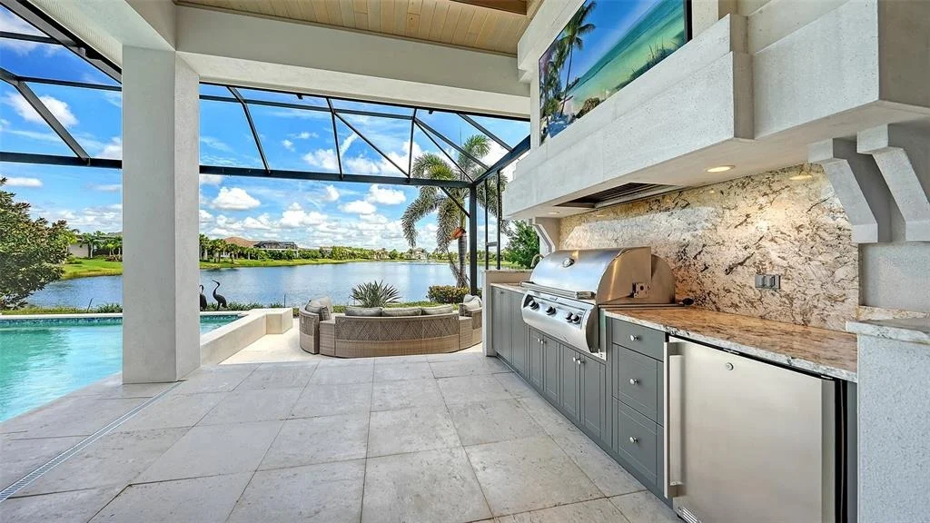 Photo of 8339 LUCERNE LOOP