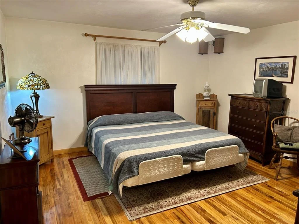 Photo of 55730 HOLIDAY  CIRCLE