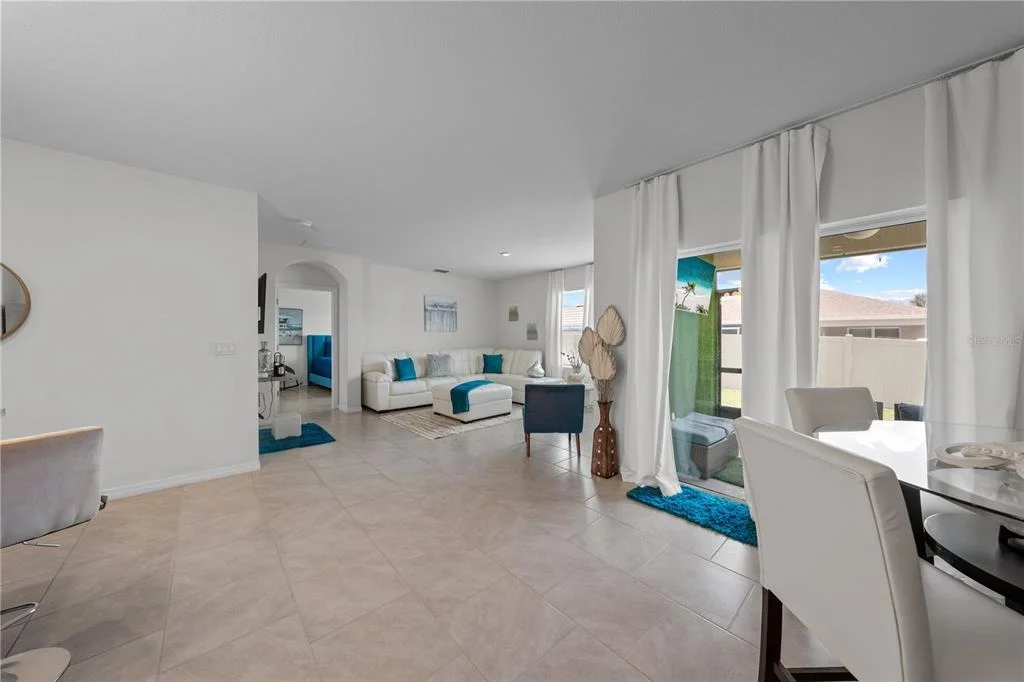 Photo of 1242 IGUANA LOOP