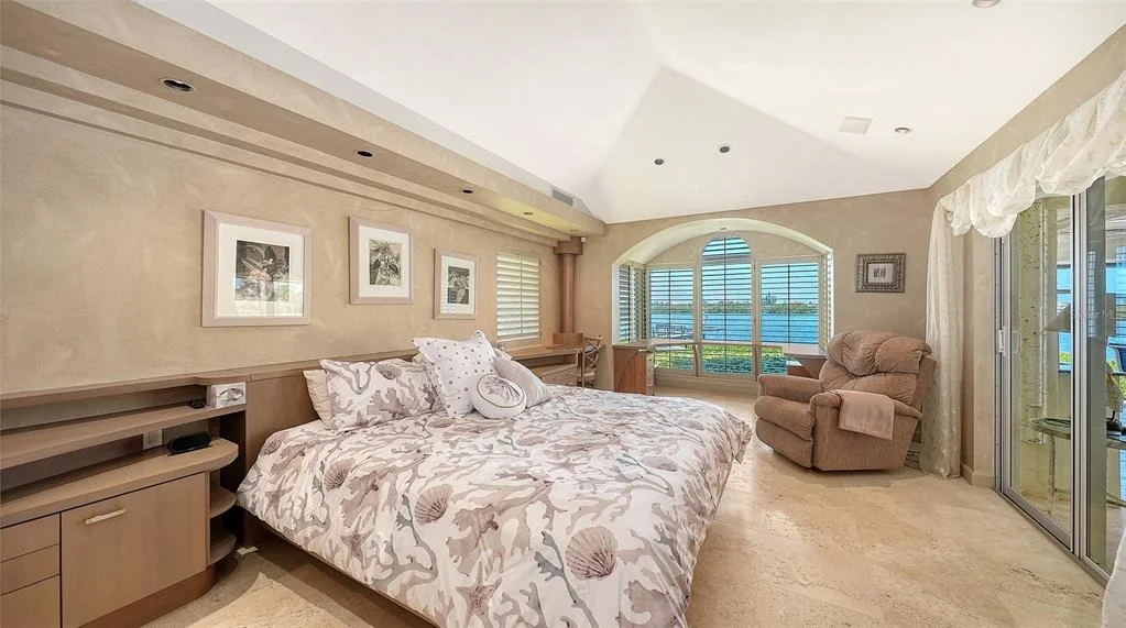 Photo of 321 LOOKOUT POINT DRIVE
