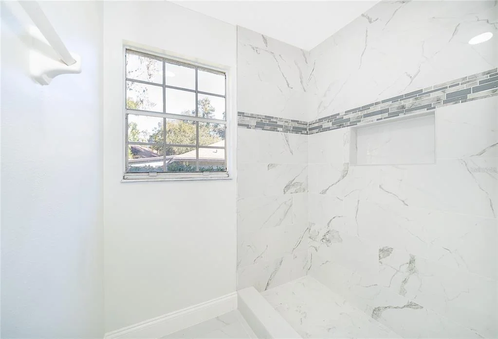 Photo of 1250 GLENMORE DRIVE