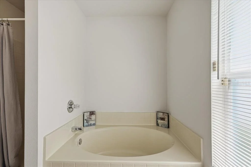 Photo of 372 LAKE DAISY CIR
