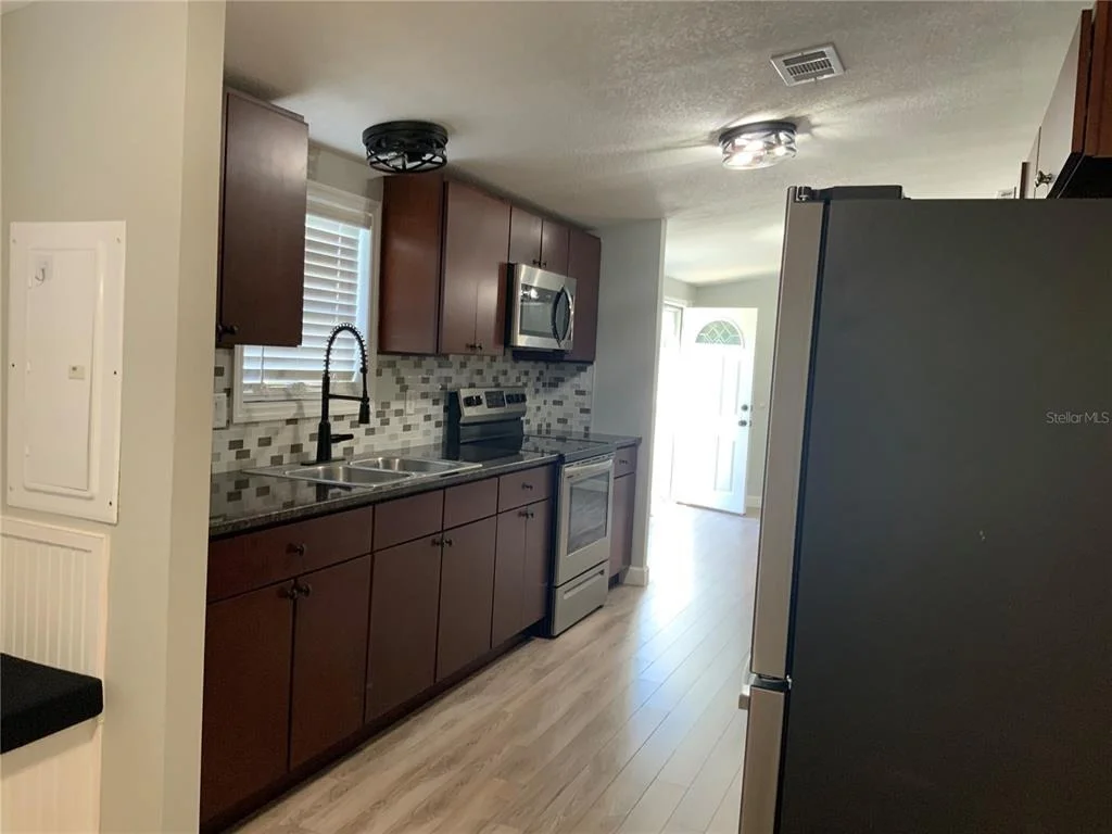 Photo of 10406 BRUSSELS DRIVE