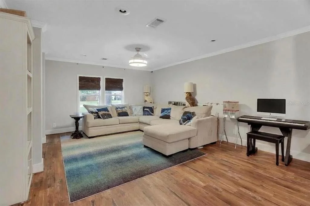 Photo of 369 GARDEN LANE