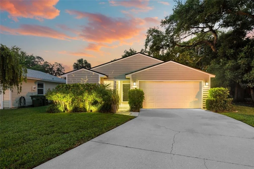 Photo of 319 BEARDED OAKS CIRCLE