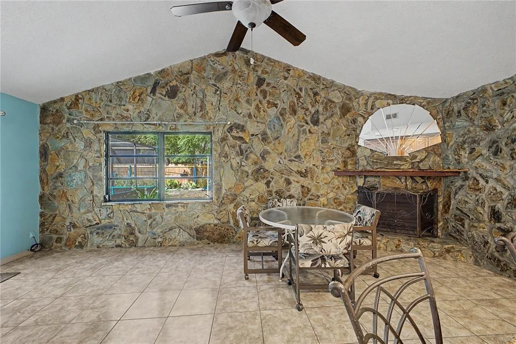 Photo of 1411 IVYDALE ROAD