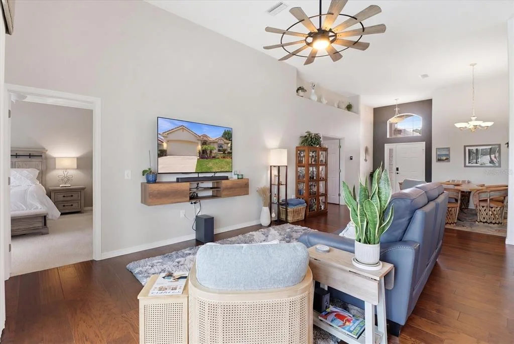 Photo of 1096 W DIAMOND SHORE LOOP