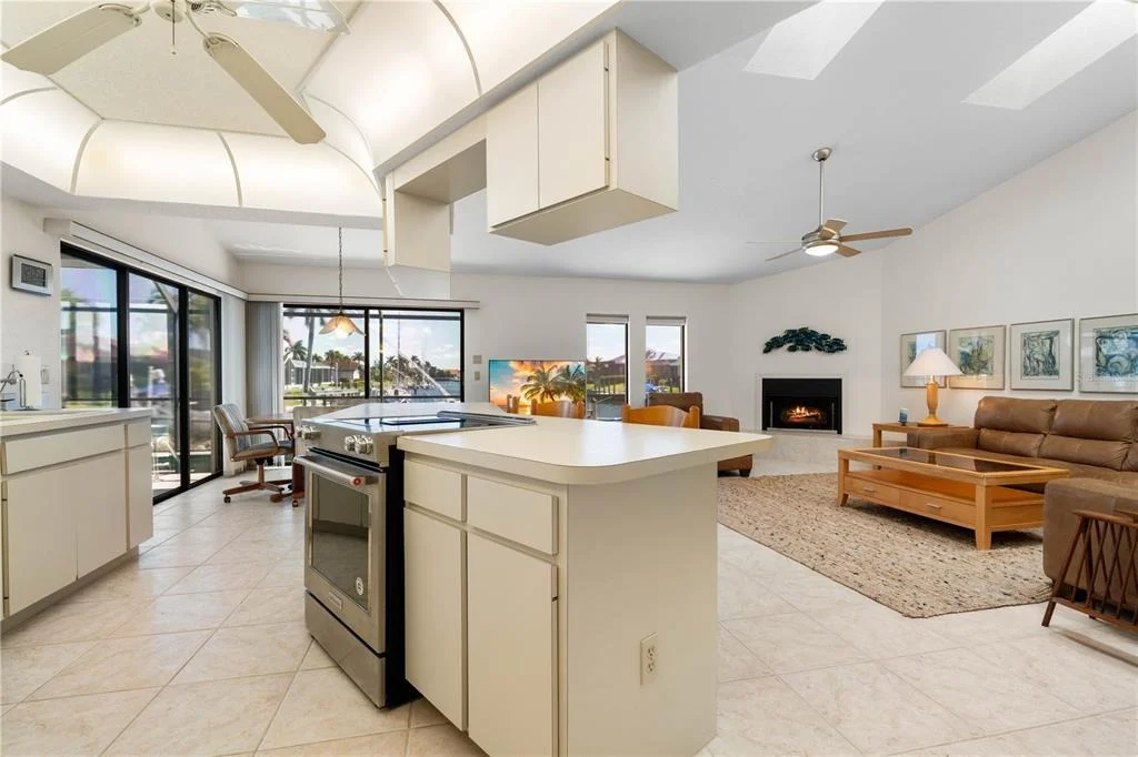 Photo of 308 COLONY POINT DRIVE