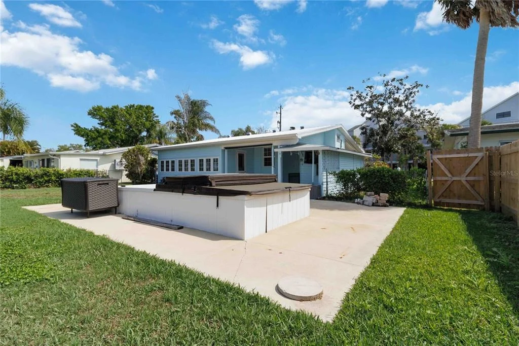 Photo of 607 MANATEE AVENUE