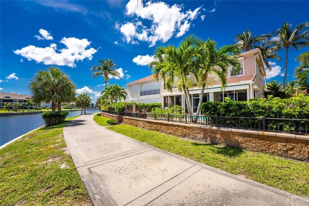 Photo of 3341 SUNSET KEY CIRCLE