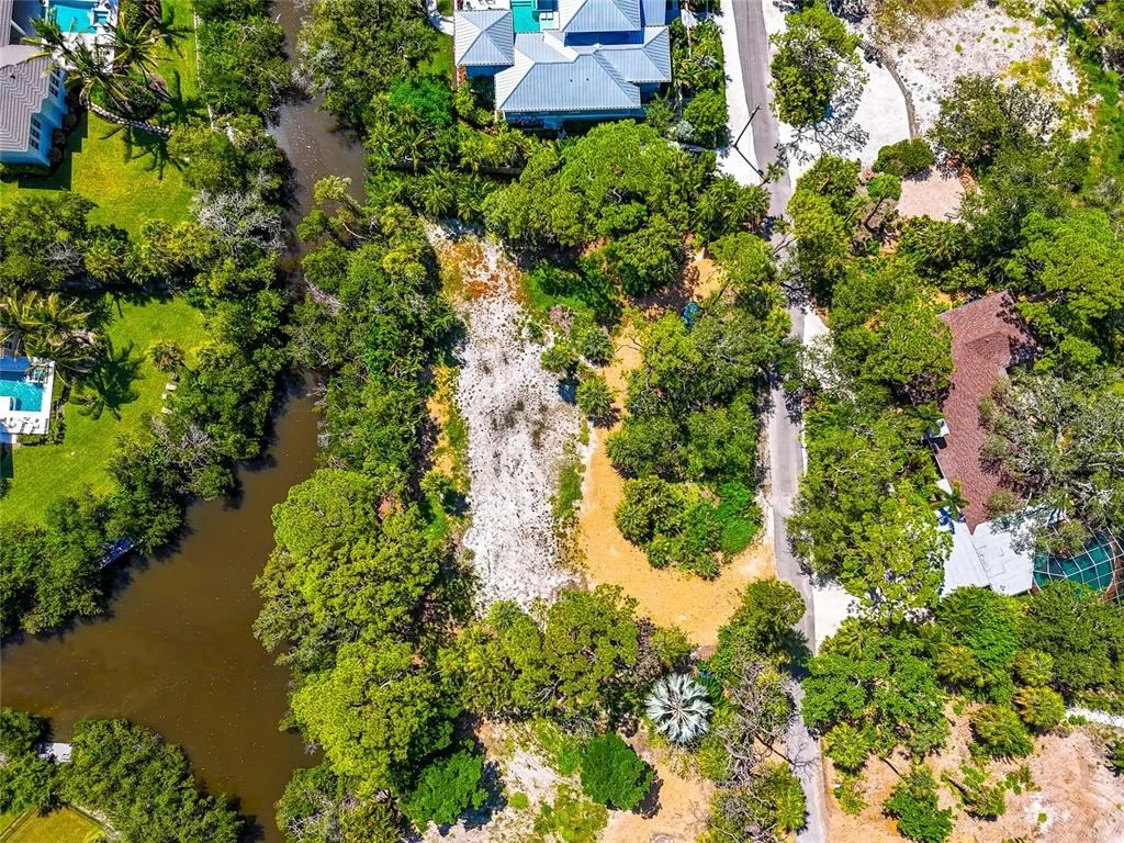 Photo of 7233 PINE NEEDLE ROAD