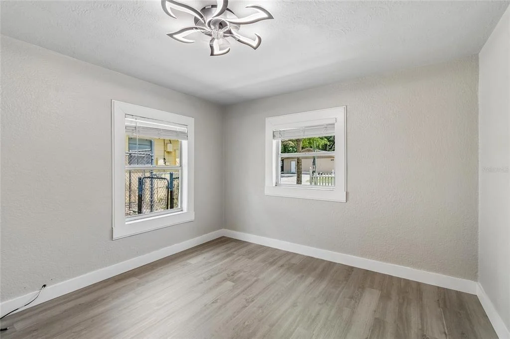 Photo of 1614 E MAPLE AVENUE