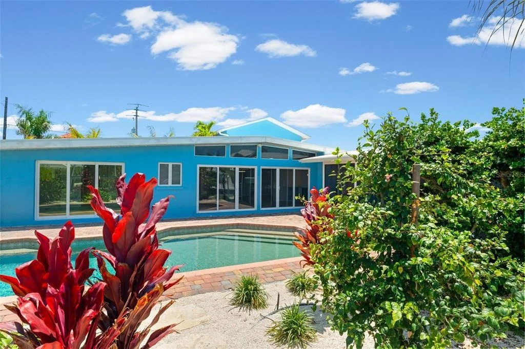 Photo of 528 KEY ROYALE DRIVE