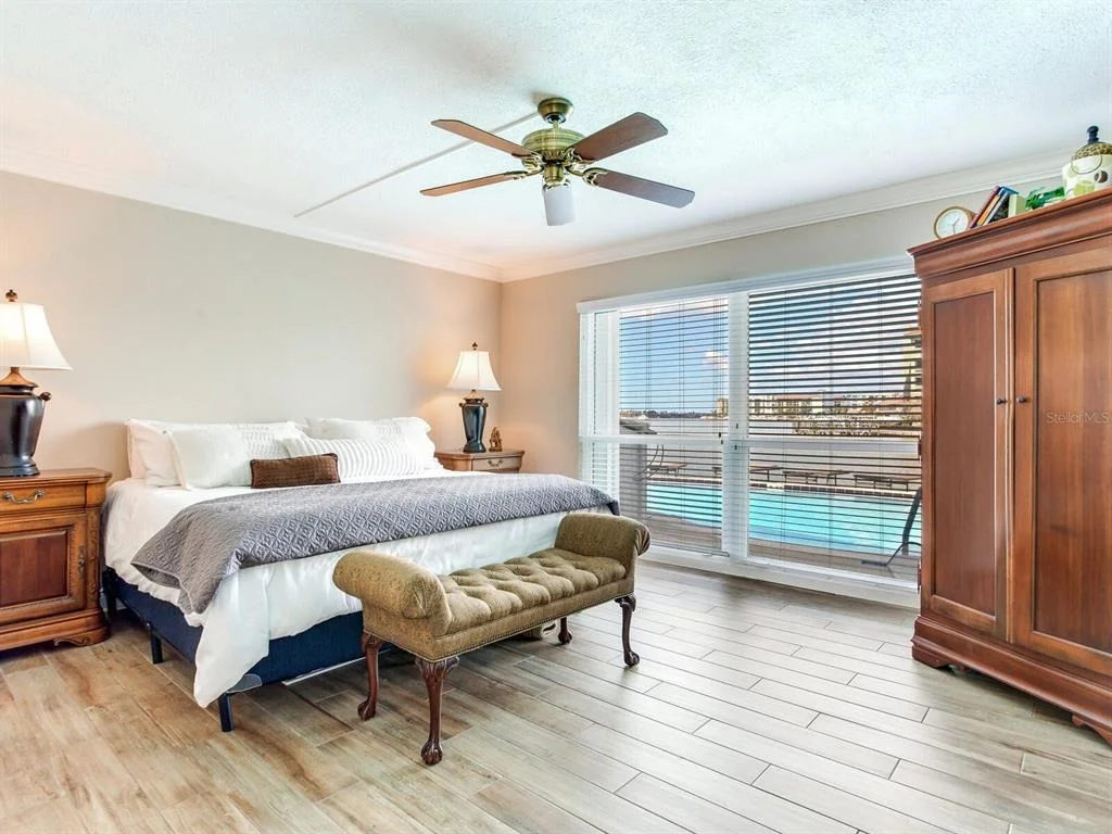 Photo of Unit B at 210 DOLPHIN POINT