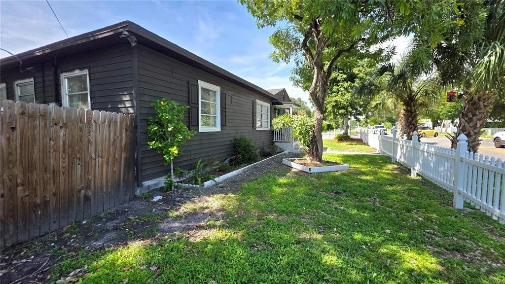 Photo of 1702 26TH STREET W